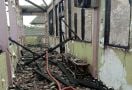 Bangunan SMP Raudhlatul Jannah Bekasi Terbakar, Asap Tebal Membubung Tinggi - JPNN.com