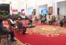Jokowi di Tengah, Megawati Kiri, Prabowo Kanan - JPNN.com