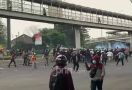 Banding Habib Rizieq Ditolak, Massa Berontak, Polisi Tembakkan Gas Air Mata - JPNN.com