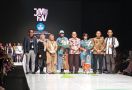 Kearifan Lokal Tampil Dalam Karya Insan Vokasi di JMFW 2025 - JPNN.com