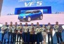 GJAW 2024, Mobil Listrik VinFast VF 5 Resmi Menemui Pemiliknya - JPNN.com