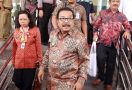 Di Luar Negeri, Pakde Karwo Tetap Kawal Kemenangan Khofifah - JPNN.com