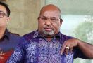 Kasus Rasuah Gubernur Papua: Mahasiswi Selvi Mangkir, Revy Dian Ditanya soal Jet Pribadi - JPNN.com