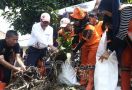 Suka Duka Pasukan Oranye, Keluar Masuk Got Sudah Biasa - JPNN.com