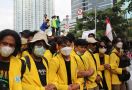 Demo Mahasiswa 20 Mei Ricuh, Kompol Ramgo Diinjak Massa - JPNN.com