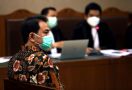 Hakim Pulang Kampung Lalu Kena Covid-19, Sidang Azis Syamsuddin Ditunda - JPNN.com