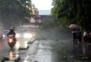 Prakiraan Cuaca Besok Jumat, Warga di Jawa, Kalimantan, dan Sulawesi Diminta Waspada - JPNN.com