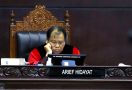 Prof Arief Hidayat Berbaju Hitam, Mengaku Malu, Lalu Ungkap Prahara MK - JPNN.com