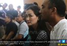 Penuhi Janji, Atiqah Hasiholan Temani Ratna Sarumpaet Disidang - JPNN.com