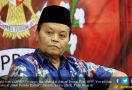 HNW: Sebaiknya Risma Fokus Sebagai Mensos, tidak Rangkap Jabatan Wali Kota Surabaya - JPNN.com