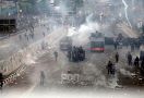 Pagar Belakang Kompleks DPR Rusak Parah Dihancurkan Massa Demo - JPNN.com