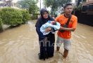 Detik-Detik Banjir Bekasi, Terlalu Tinggi, Ganas, Menakutkan - JPNN.com