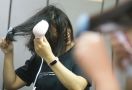Rambut Penuh Ketombe, Hilangkan Saja dengan 4 Cara Ini - JPNN.com