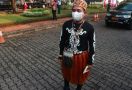 Hadiri Peringatan HUT ke-77 RI, Stafsus Presiden Kenakan Baju Adat Papua - JPNN.com Papua