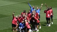 Paris 2024: Ada yang Mengintip Timnas Sepak Bola Putri Selandia Baru dari Angkasa - JPNN.com