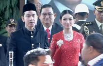 Didampingi Selvi, Gibran Bin Jokowi Datang ke Lokasi Pelantikan Wapres RI - JPNN.com