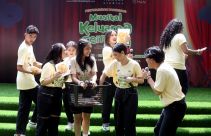 Menjelang Pertunjukan Panggung Musikal Keluarga Cemara - JPNN.com