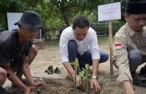 Penanaman 2000 Pohon bersama Prudential Syariah dan LAZ Al-Azhar - JPNN.com