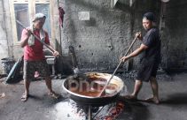 Pembuatan Dodol Betawi Menjelang Idulfitri - JPNN.com