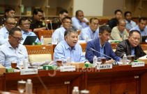 Jamdatun RDP dengan Komisi III DPR - JPNN.com
