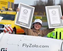Petualangan Pilot Perempuan Termuda Terbang Keliling Dunia Sendirian dan Pernah Mendarat di Indonesia - JPNN.com