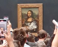 Menyamar Jadi Nenek, Seorang Pria Berusaha Rusak Lukisan Mona Lisa, Apa Motifnya? - JPNN.com