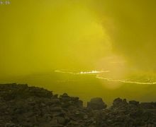 Dunia Hari Ini: Gunung Berapi Aktif Terbesar di Dunia Mulai Meletus - JPNN.com