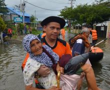 Dunia Hari Ini: Banjir di Sumatera Barat Menewaskan 26 Jiwa - JPNN.com