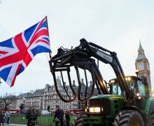 Dunia Hari Ini: Petani di Inggris Berdemo dengan Konvoi Traktor ke Pusat London - JPNN.com