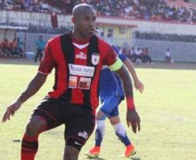 Boaz Solossa Juru Selamat, Persipura Bertahan di Liga 2, Persibo Turun Kasta - JPNN.com