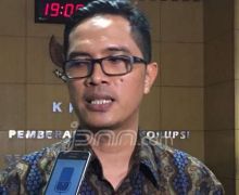 KPK Jebloskan Sekda Kebumen ke Rutan Polres - JPNN.com