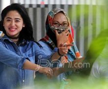 Depe: Banyak yang Pikir Saya Operasi Dada, Padahal... - JPNN.com