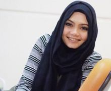 Berharap Rina Kembali Hijrah, Rabbani Beri Kerudung Gratis - JPNN.com