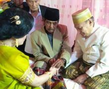 Nikahi Kembang Desa di Usia 70 Tahun, Mantan Wawali Habiskan Rp 1,4 M - JPNN.com