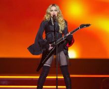 Madonna Batalkan Dua Konser di Paris karena Corona - JPNN.com