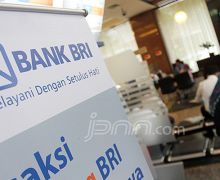 Ganti Kartu ATM, Ratusan Nasabah Padati Bank BRI - JPNN.com