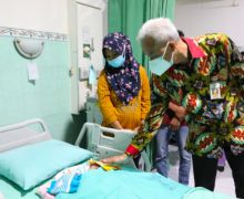 Pak Ganjar Mencarikan Dana Bantuan untuk Dua Bayi Kembar Siam - JPNN.com
