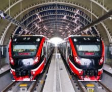 2 LRT Jabodebek yang Bertabrakan Dievakuasi Malam Nanti - JPNN.com
