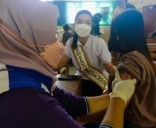 Miss Indonesia 2020 Carla Yules Menyemangati Warga Desa Mau Vaksin - JPNN.com