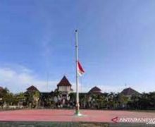 Peringati G30S PKI, Bupati Kudus Imbau Warga Kibarkan Bendera Setengah Tiang - JPNN.com