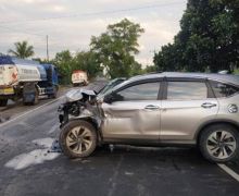 Hantam Pantat Truk BBM, Honda CR-V Langsung Jadi Begini - JPNN.com