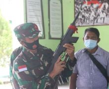 Kelompok Sipil Bersenjata Akhirnya Serahkan Senjata ke TNI, Jumlahnya Sebegini - JPNN.com