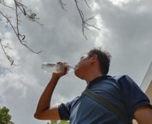 5 Bahaya Minum Air Putih Berlebihan, Tidak Baik untuk Penderita Penyakit Ini - JPNN.com