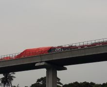 LRT Jabodebek Tabrakan di Jaktim, Masinis Dilarikan ke Rumah Sakit - JPNN.com