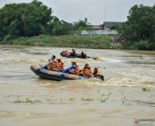 Perahu Terbalik di Bengawan Solo, 6 Korban Belum Ditemukan, Ini Identitasnya - JPNN.com