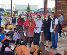 Sambangi Korban Erupsi Gunung Sinabung, Mensos: Jangan Menyerah - JPNN.com