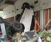Rahmat Jaya Mengalami Kecelakaan Mengerikan, Mobilnya Sampai Lompati Pagar Ruko - JPNN.com