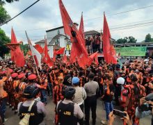 Ratusan Massa Pemuda Pancasila Geruduk Kantor DPRD Depok, Tuntut Hal Ini - JPNN.com