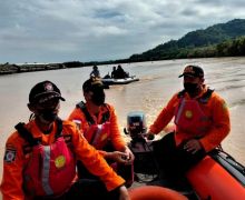 Perahu Naga Menabrak Tiang Jembatan, 2 Orang Tewas - JPNN.com