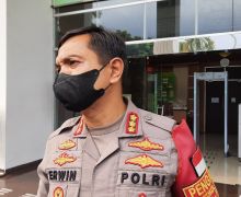 2 Pria Mencurigakan saat Sidang Munarman Diamankan Polisi - JPNN.com